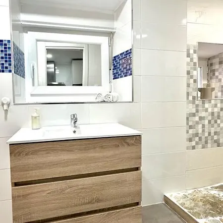 Apartamento Estudio Con Encanto En El Casco, Junto Al Puerto *